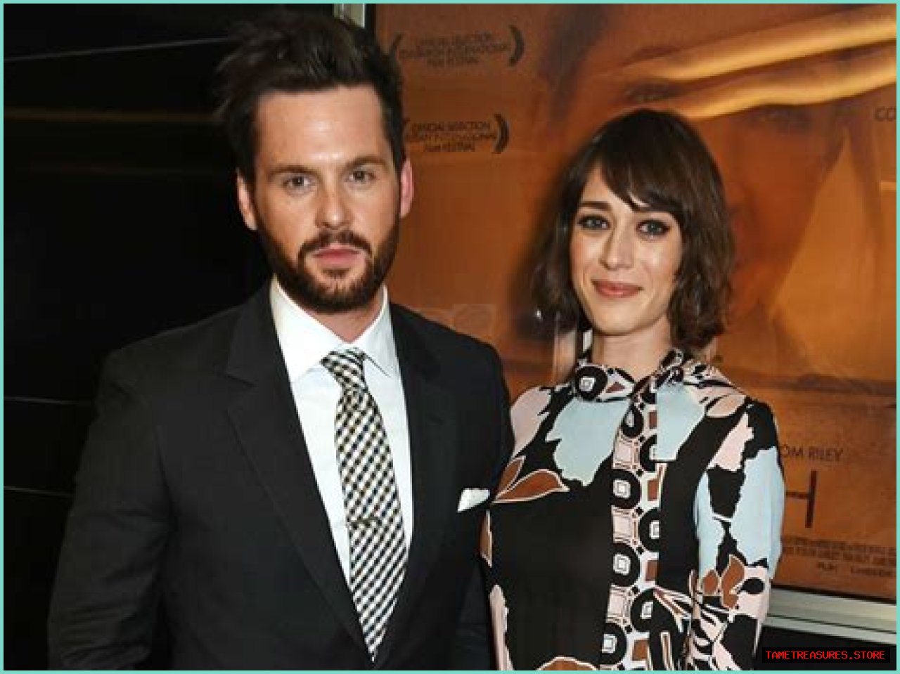 Lizzy Caplan Husband: Who is Her Perfect Partner?